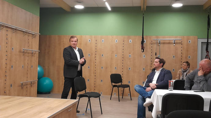 Geschäftsführer Jürgen Beute präsentiert den Balance Fitness- und Wellnessclub