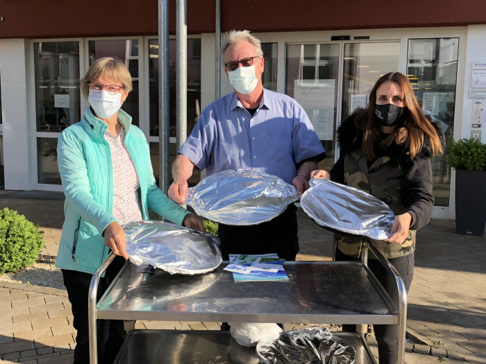 IMG_9606-scaled.jpg Unterstützung und Solidarität mit Essensspende an das Altenzentrum Eben-Ezer